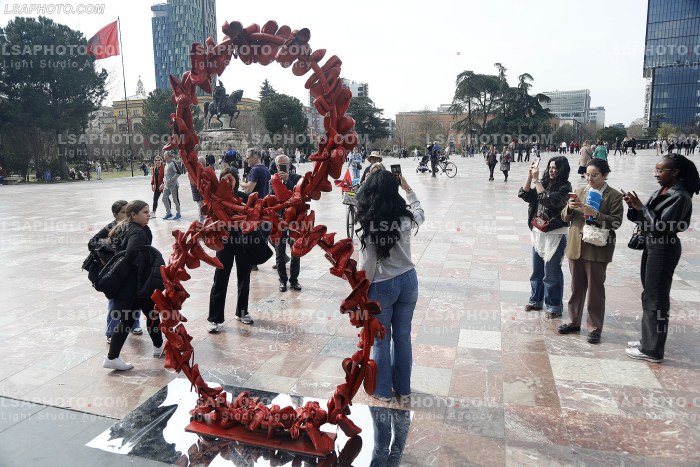 8 Marsi ne Tirane