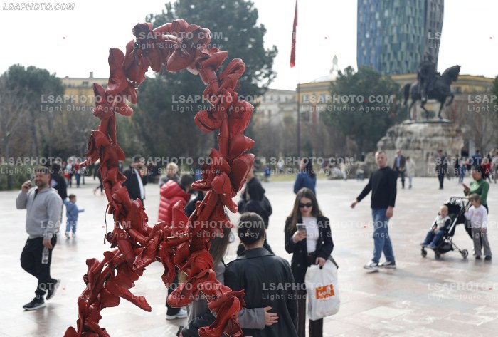 8 Marsi ne Tirane