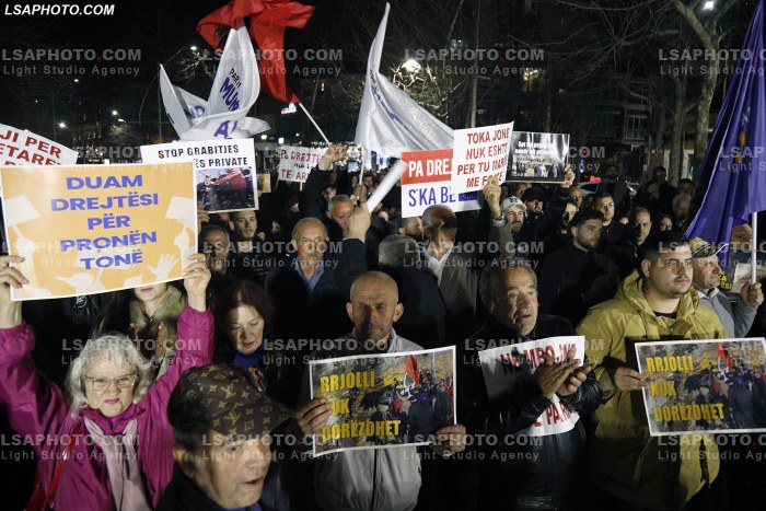 Proteste e Partise Mundesia