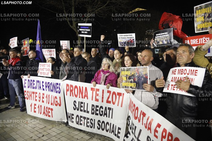 Proteste e Partise Mundesia