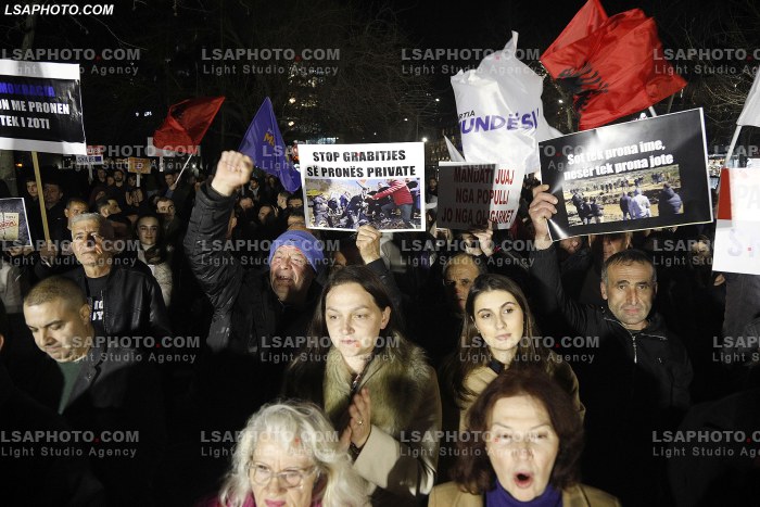 Proteste e Partise Mundesia