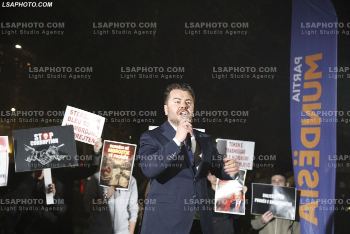 Proteste e Partise Mundesia