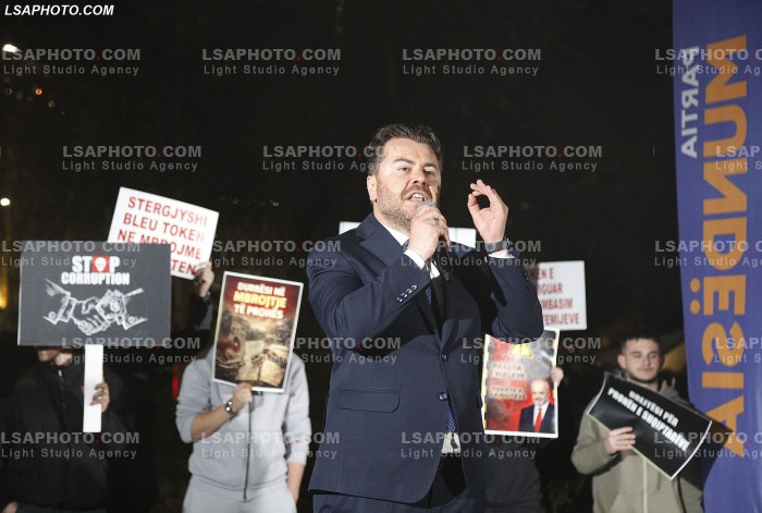 Proteste e Partise Mundesia