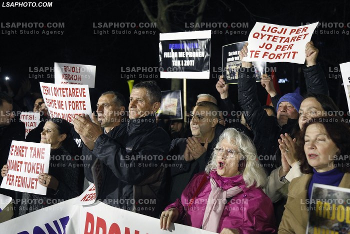 Proteste e Partise Mundesia
