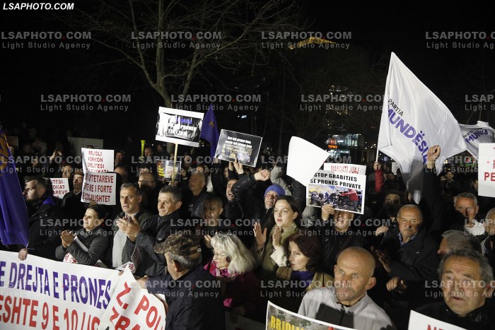 Proteste e Partise Mundesia