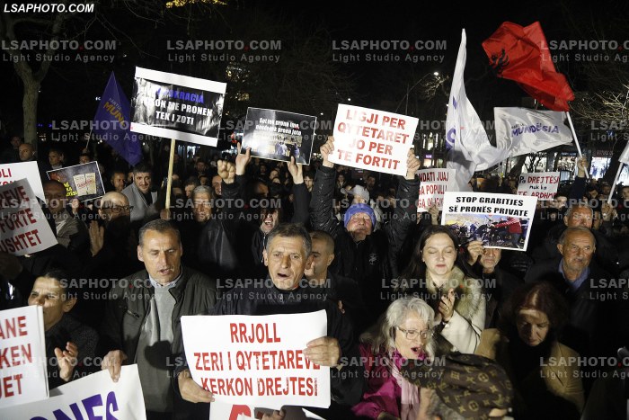 Proteste e Partise Mundesia