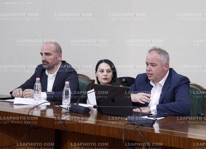 Seance e komisionit per reformen elektorale
