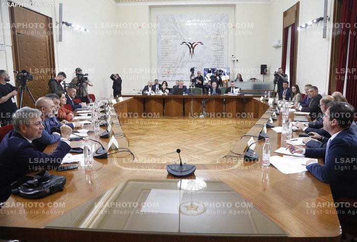 Seance e komisionit per reformen elektorale