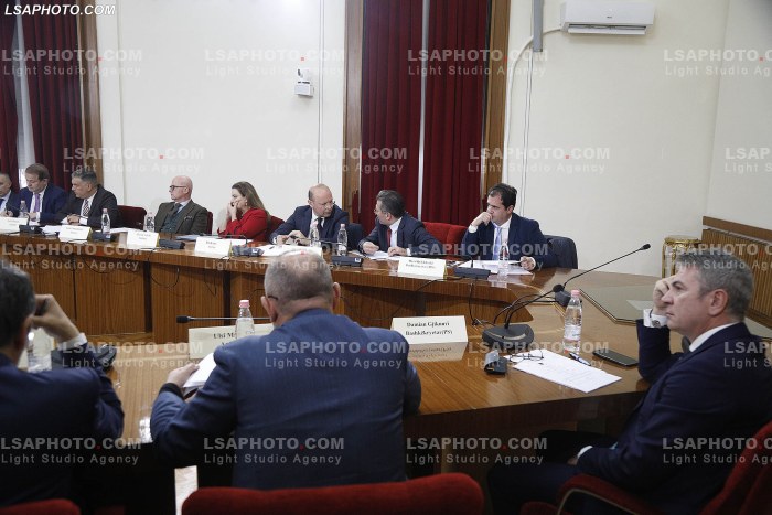 Seance e komisionit per reformen elektorale