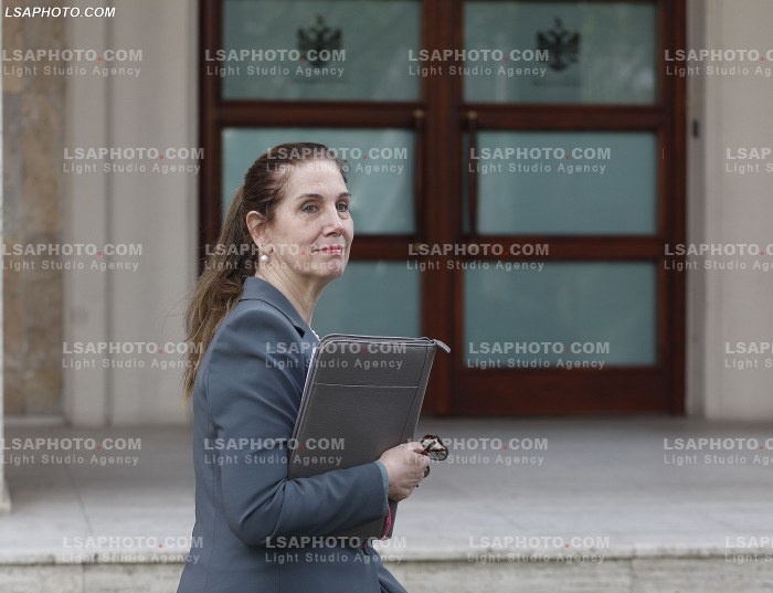 Ministra pas mbledhjes se qeverise
