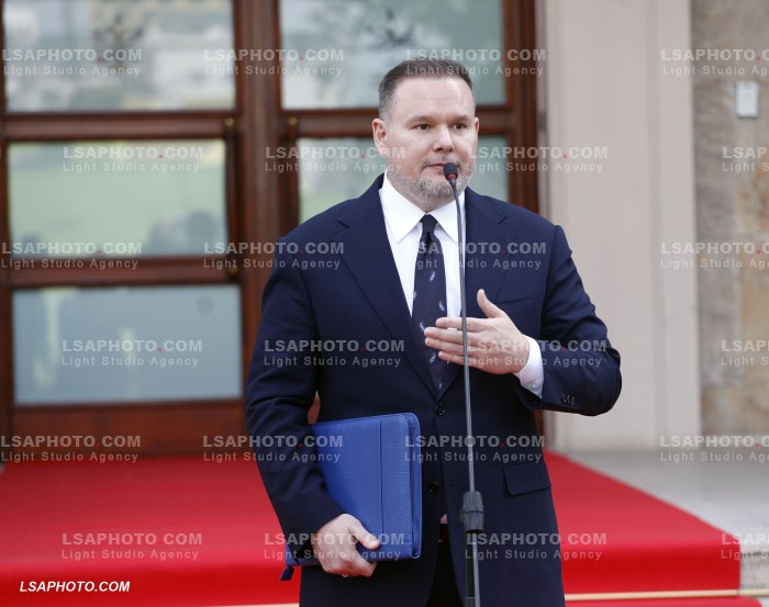 Ministra pas mbledhjes se qeverise