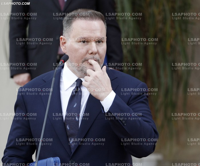 Ministra pas mbledhjes se qeverise