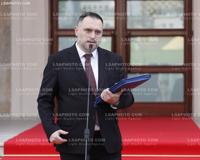Ministra pas mbledhjes se qeverise