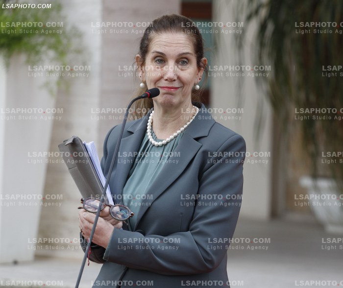 Ministra pas mbledhjes se qeverise