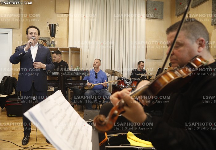 Njoftim per koncert recital i kengetarit Gezim Nika
