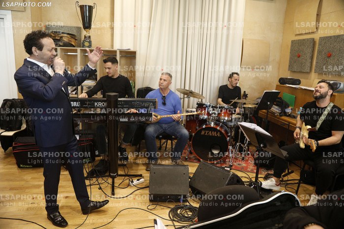 Njoftim per koncert recital i kengetarit Gezim Nika