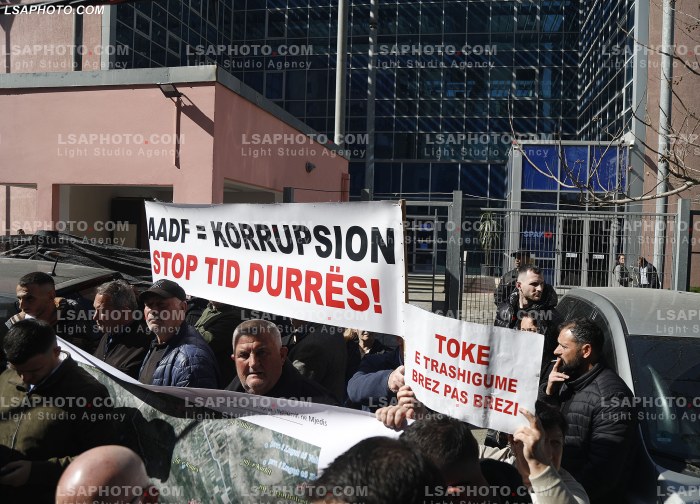 Proteste kunder TID Durres