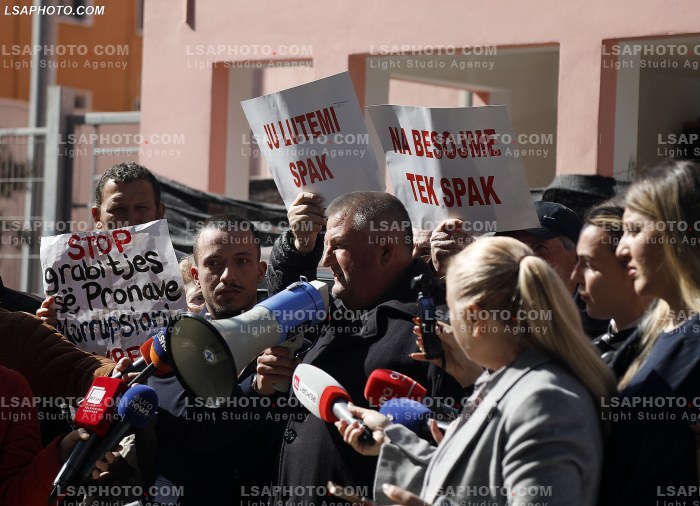 Proteste kunder TID Durres