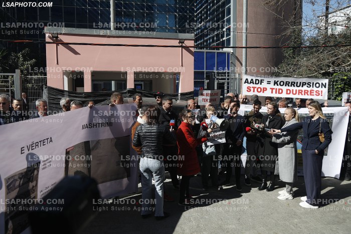Proteste kunder TID Durres