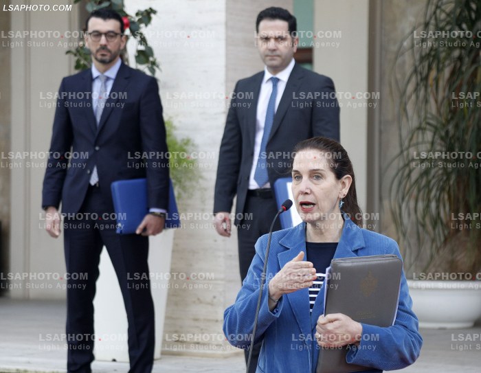 Ministra pas mbledhjes se qeverise