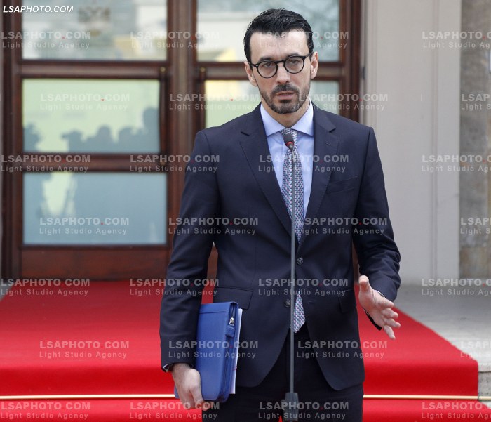 Ministra pas mbledhjes se qeverise