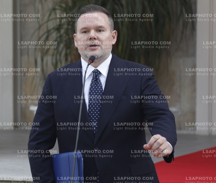 Ministra pas mbledhjes se qeverise