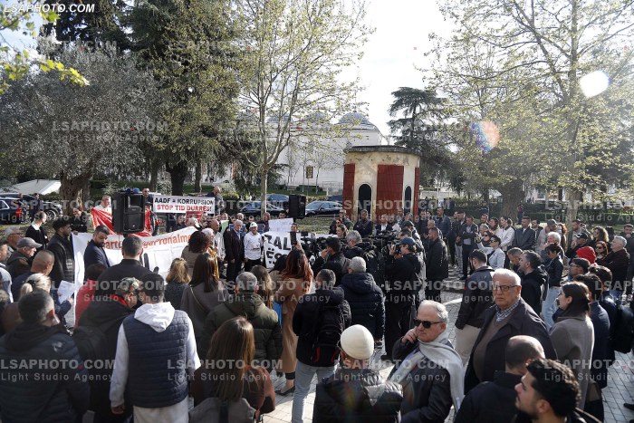 Proteste kunder TID Durres