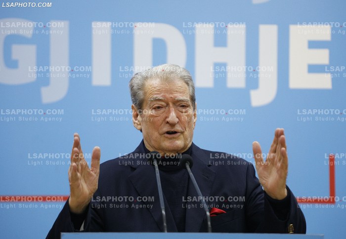 Sali Berisha ne konference per shtyp
