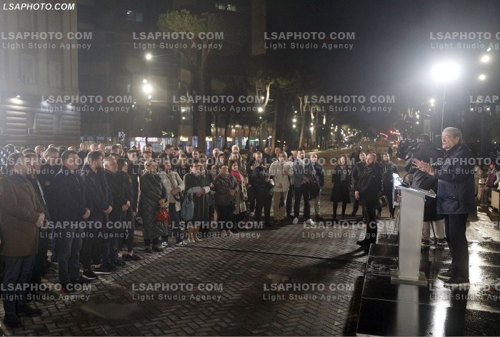 Proteste e PD para Kryeministrise