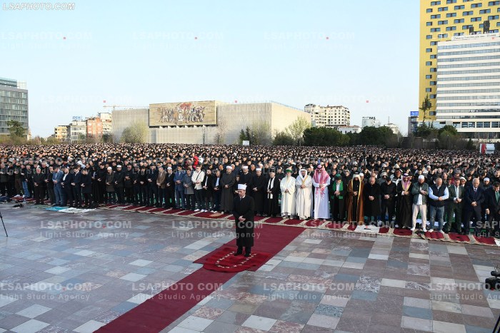 Bajrami ne Tirane