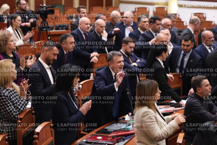 Seance parlamentare pasdite