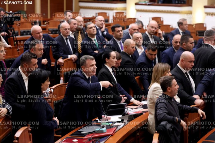 Seance parlamentare pasdite