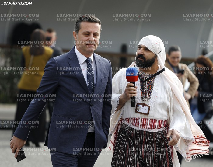 Deputete jashte parlamenti