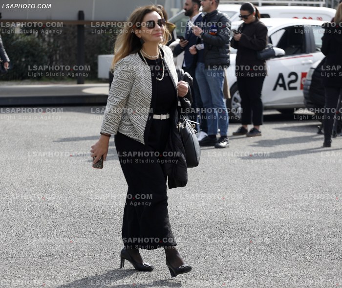 Deputete jashte parlamenti