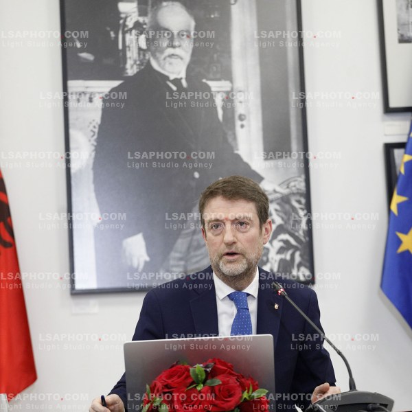 HOXHA PER INTEGRIMIN EUROPIAN