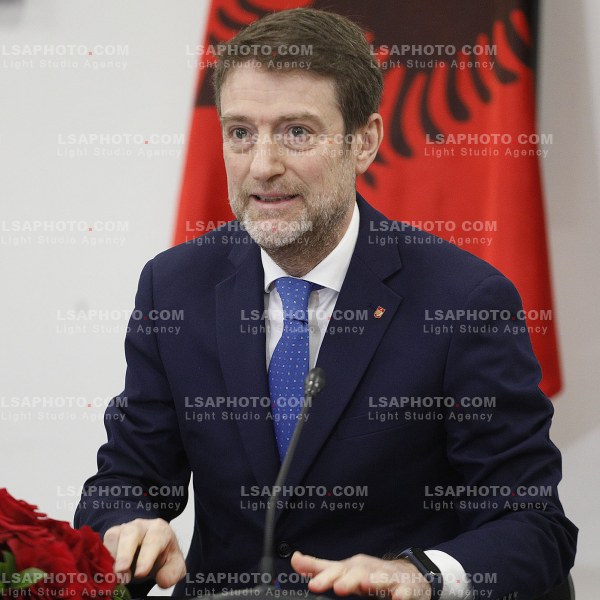 HOXHA PER INTEGRIMIN EUROPIAN