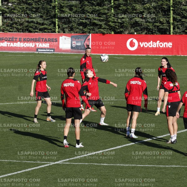 KOMBETARJA E FUTBOLLIT TE FEMRAVE STERVITJE PERPARA NDESHJES ME UELLSIN
