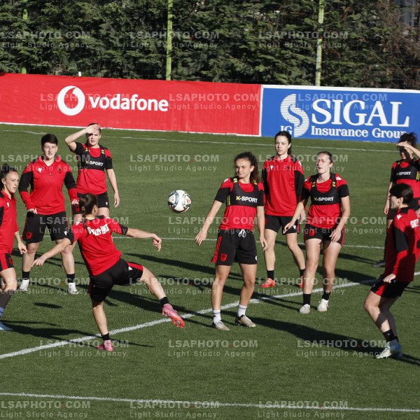 KOMBETARJA E FUTBOLLIT TE FEMRAVE STERVITJE PERPARA NDESHJES ME UELLSIN
