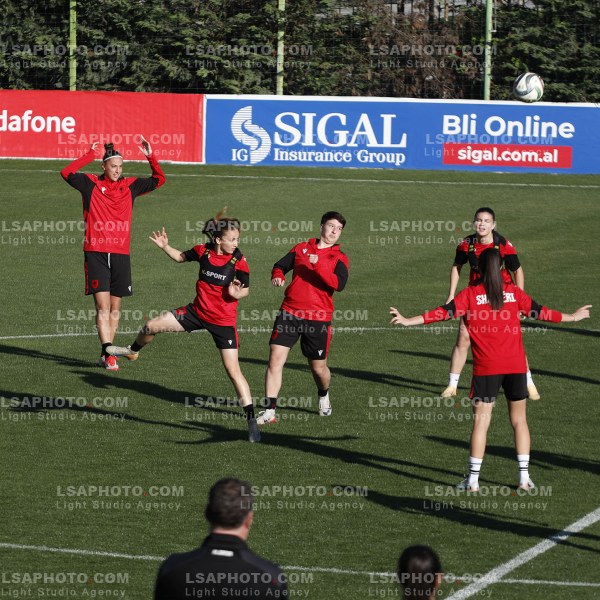 KOMBETARJA E FUTBOLLIT TE FEMRAVE STERVITJE PERPARA NDESHJES ME UELLSIN