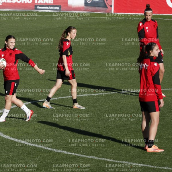 KOMBETARJA E FUTBOLLIT TE FEMRAVE STERVITJE PERPARA NDESHJES ME UELLSIN