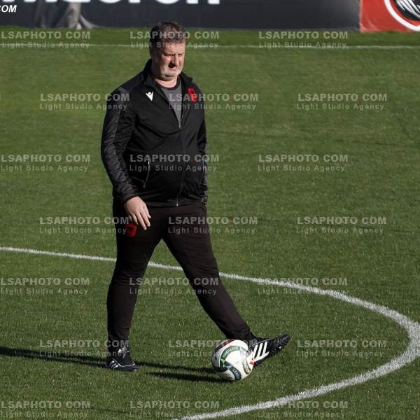 KOMBETARJA E FUTBOLLIT TE FEMRAVE STERVITJE PERPARA NDESHJES ME UELLSIN