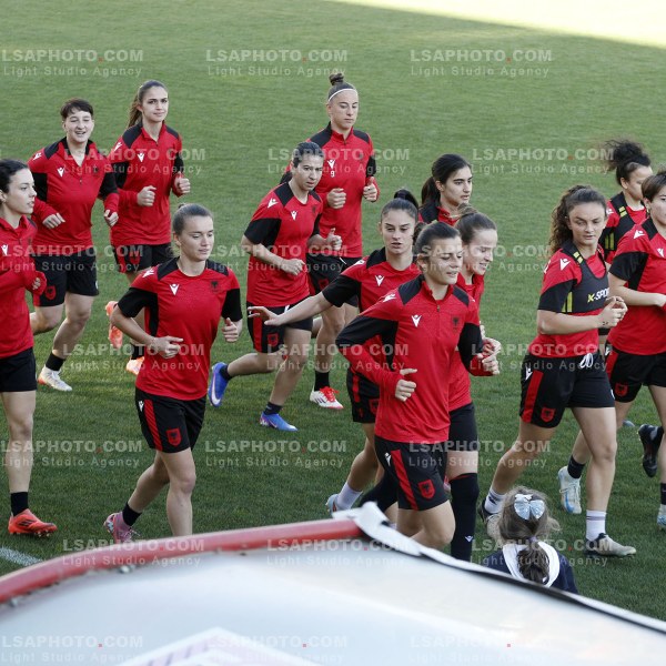 KOMBETARJA E FUTBOLLIT TE FEMRAVE STERVITJE PERPARA NDESHJES ME UELLSIN