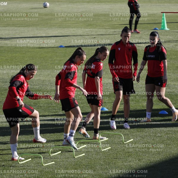 KOMBETARJA E FUTBOLLIT TE FEMRAVE STERVITJE PERPARA NDESHJES ME UELLSIN