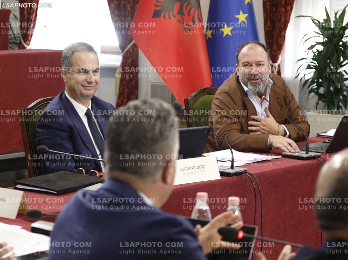 Mbledhje e komisionit per reformen territoriale