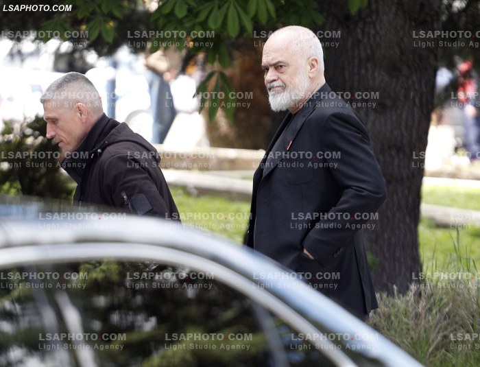 Rama takohet me Kryetaret e Bashkise ne Pallatin e Kongreseve