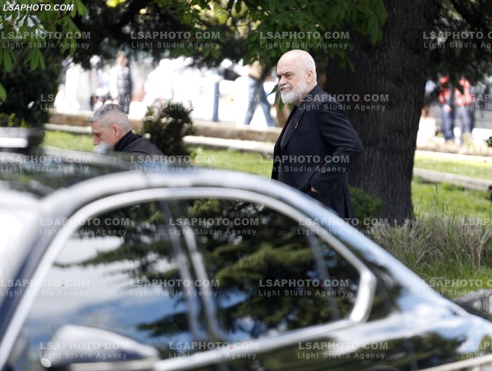 Rama takohet me Kryetaret e Bashkise ne Pallatin e Kongreseve