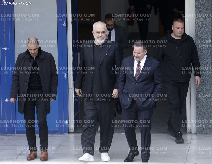 Rama takohet me Kryetaret e Bashkise ne Pallatin e Kongreseve