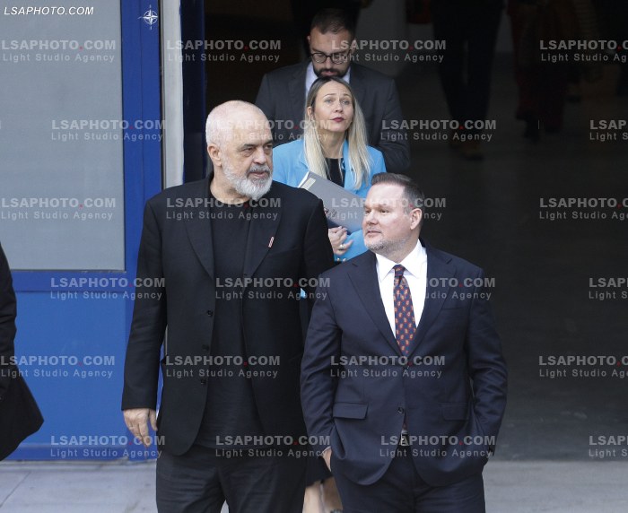 Rama takohet me Kryetaret e Bashkise ne Pallatin e Kongreseve
