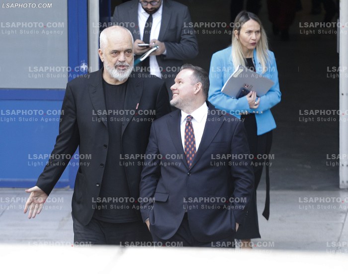 Rama takohet me Kryetaret e Bashkise ne Pallatin e Kongreseve