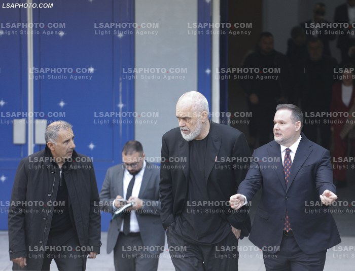 Rama takohet me Kryetaret e Bashkise ne Pallatin e Kongreseve